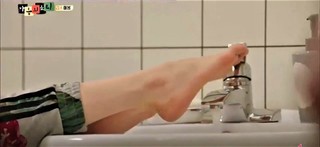 Jung So-min feet photo thumbnail
