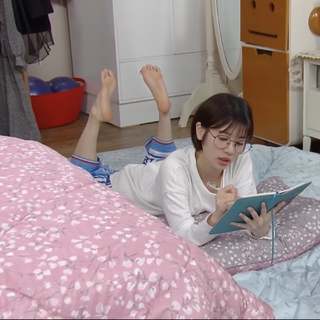 Jung So-min feet photo thumbnail