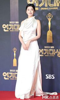 Jung So-min feet photo 2