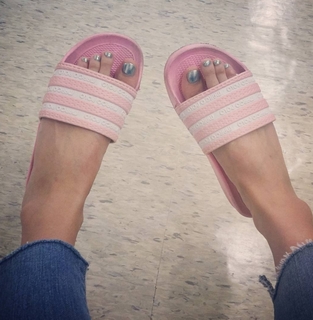 Jung-Yeon Oh feet photo thumbnail