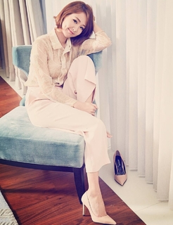 Jung-Yeon Oh feet photo thumbnail