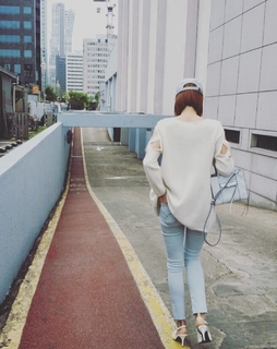 Jung-Yeon Oh feet photo thumbnail