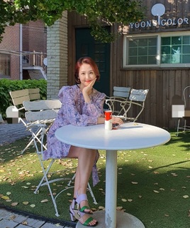 Jung-Yeon Oh feet photo thumbnail