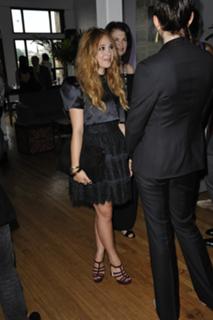 Juno Temple feet photo thumbnail