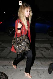 Juno Temple feet photo thumbnail