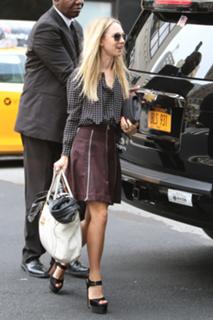 Juno Temple feet photo thumbnail