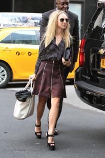 Juno Temple feet photo thumbnail