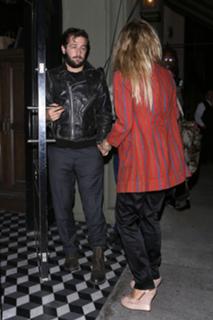 Juno Temple feet photo thumbnail