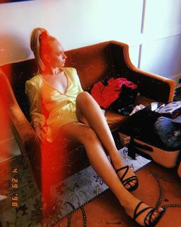 Juno Temple feet photo thumbnail