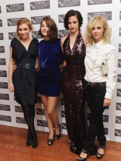 Juno Temple feet photo thumbnail
