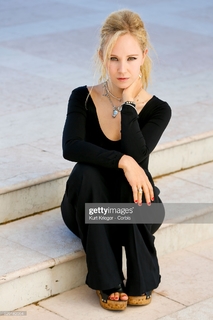 Juno Temple feet photo thumbnail