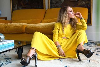 Juno Temple feet photo thumbnail