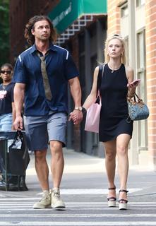 Juno Temple feet photo thumbnail