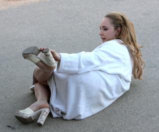 Juno Temple feet photo thumbnail