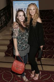Juno Temple feet photo thumbnail