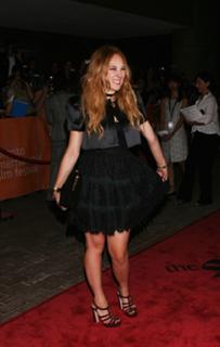 Juno Temple feet photo thumbnail