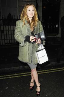 Juno Temple feet photo thumbnail