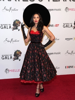 Jurnee Smollett feet photo thumbnail