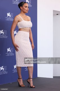 Jurnee Smollett feet photo thumbnail
