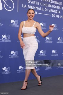 Jurnee Smollett feet photo thumbnail