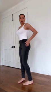Jurnee Smollett feet photo thumbnail