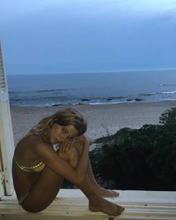 Justina Bustos feet photo 15