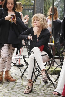 Justina Bustos feet photo 4
