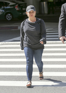 Justina Machado feet photo 3