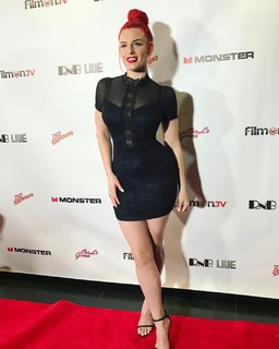 Justina Valentine feet photo thumbnail