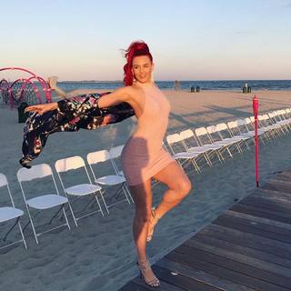 Justina Valentine feet photo thumbnail