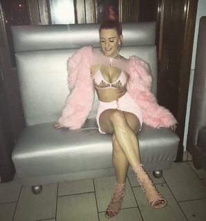 Justina Valentine feet photo thumbnail