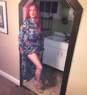 Justina Valentine feet photo thumbnail