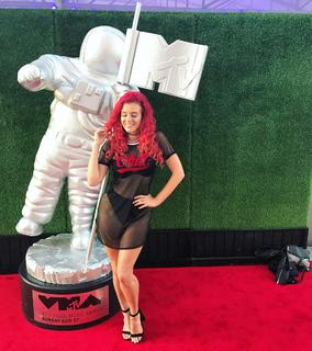 Justina Valentine feet photo thumbnail