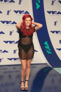 Justina Valentine feet photo thumbnail