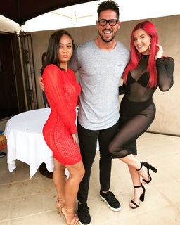 Justina Valentine feet photo thumbnail