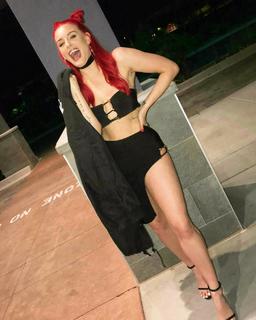 Justina Valentine feet photo thumbnail