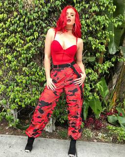 Justina Valentine feet photo thumbnail
