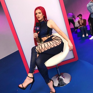 Justina Valentine feet photo thumbnail