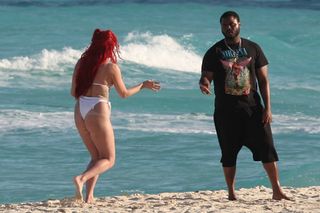 Justina Valentine feet photo thumbnail