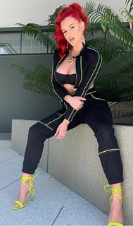 Justina Valentine feet photo thumbnail
