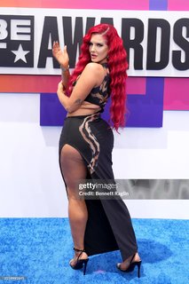 Justina Valentine feet photo thumbnail