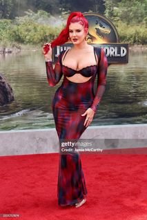 Justina Valentine feet photo thumbnail