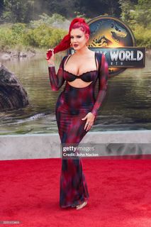 Justina Valentine feet photo thumbnail