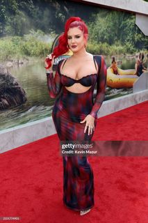 Justina Valentine feet photo thumbnail