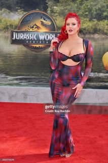 Justina Valentine feet photo thumbnail