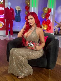 Justina Valentine feet photo thumbnail