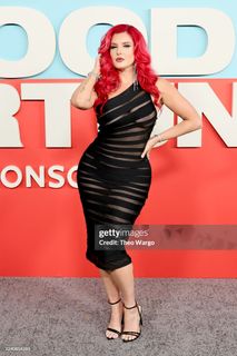 Justina Valentine feet photo thumbnail