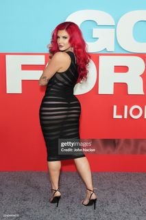 Justina Valentine feet photo thumbnail