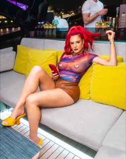 Justina Valentine feet photo thumbnail