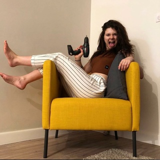 Justine Becattini feet photo thumbnail